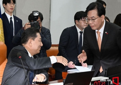 [포토] 악수하는 김병기-송언석