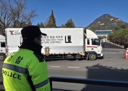 [포토] 이삿짐 차량 들어가는 청와대