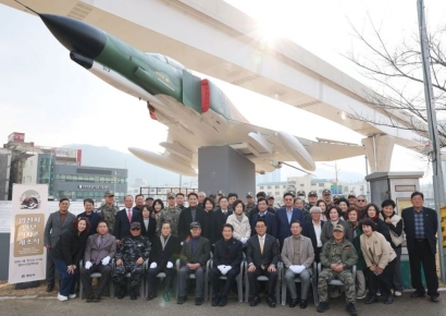 양산시, ‘안보역사존’ 개소… F-4 팬텀 전시