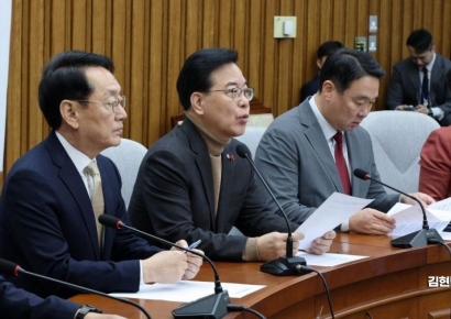 [포토] 송언석 "기업에 달러 자산 요구, 시장경제 원리 짓밟는 것"