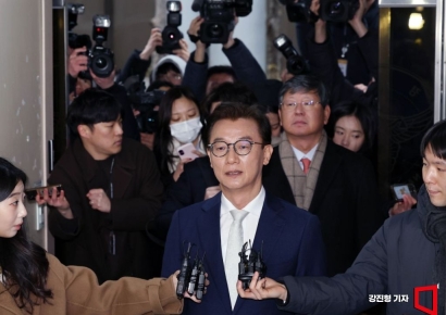 [포토] '통일교 금품 수수 의혹' 전재수 의원 경찰 출석