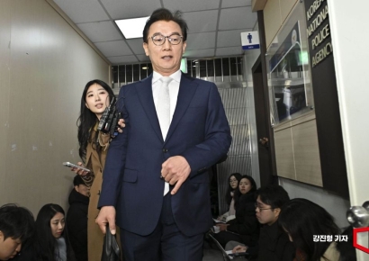 "어떤 금품수수도 없었다" 경찰 출석 전재수, 통일교 의혹 전면부인