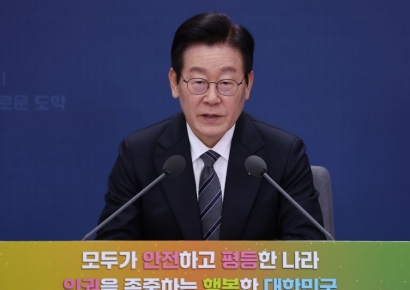 李대통령 "생리대 기업들, 폭리 취하는 듯"…해외제품 무관세 경쟁 검토