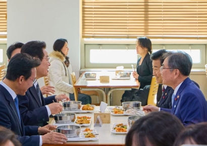 외교·통일부 갈등 봉합될까…李대통령 "부처 고유한 입장 도움"(종합)