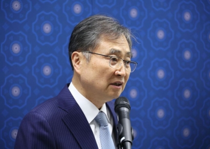 조현 "한중일, 대결 아닌 대화…단절보다 연계 택해야"