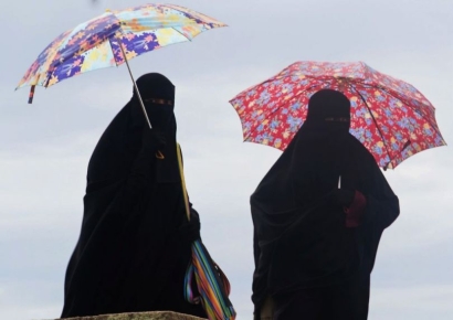 "얼굴 사진 찍지마" 아내와 두 딸 살해한 가장…이유는