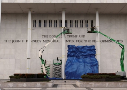 개명 하루만에… 케네디센터 외벽에 '트럼프' 이름 추가