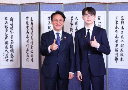 '페이커' 만난 김민석 국무총리 "우리 사회에 긍정 역할해주길"