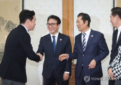 당정대 "새해에도 똘똘 뭉치자"…'원팀' 강조