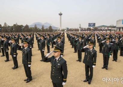 한 때 '꿈의 학교' 였는데…자퇴 작년 2배 폭증 육사, 초급 장교 수급 '비상'