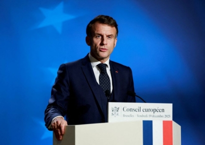 마크롱 "새 핵추진 항공모함 건조…2038년 취역"