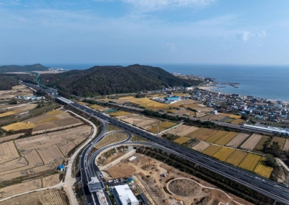 물류 대동맥 고속도로 개통으로 '사통팔달' 국토균형발전