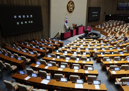 與, 내란재판부법 통과 강행…정보통신망법 개정안도 상정