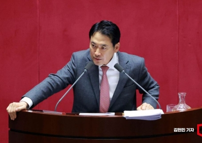 [포토] 장동혁, 필리버스터 최장 기록 경신…'21시간 30분' 넘겼다