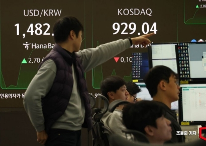 [포토] 분주한 딜링룸, 원/달러 환율 고공행진