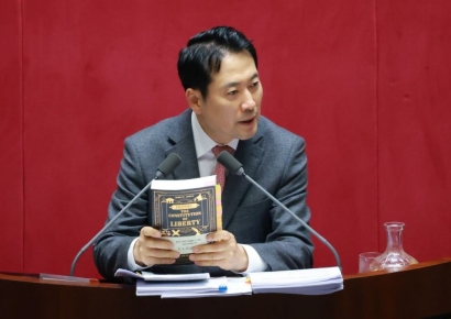 헌정사 다시 쓴 장동혁…野대표 첫 필리버스터 '24시간' 신기록