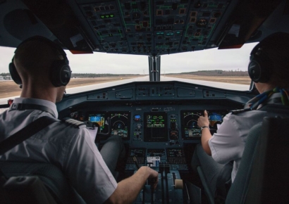 "세 아이 아빠, 임금 5개월 밀렸다" 승객에 호소한 기장 결국