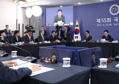 李대통령 "생중계 업무보고로 투명성·책임성 높아져"…"후임 해수부 장관도 부산서"