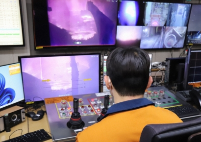 [르포]"쇳물 찌꺼기 긁던 손목 통증과 이별" AI와 동행하는 포스코 ‘김부장들’[AI시대, 일자리가 바뀐다]