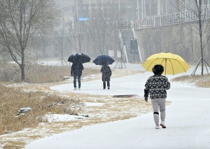 [날씨]전국 흐리고 곳곳 눈·비…빙판길 주의