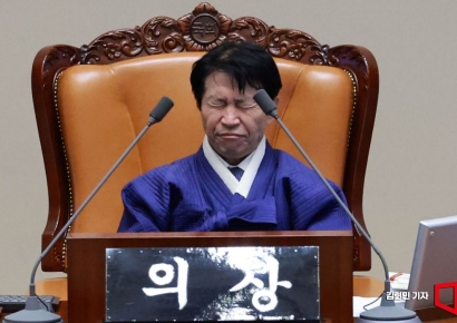 [포토] '피곤한 필리버스터 사회'