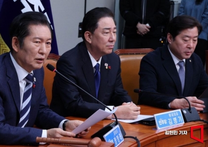 [포토] 정청래 "2차 종합특검 곧 추진…내란 잔재 끝까지 청산"