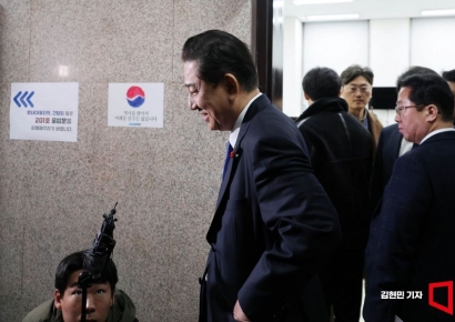 [포토] 김병기, '가족 공항 의전 논의' 보도에 "편의제공 없었다"