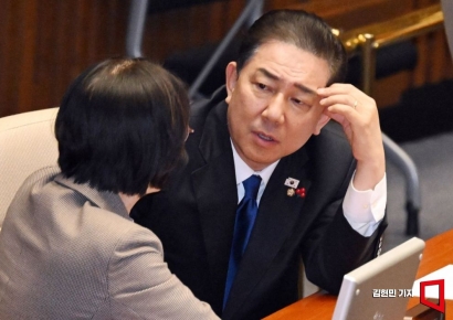 박지원, 보좌진과 연일 폭로전 김병기에 "어떤 처신 했는지 자숙해야"