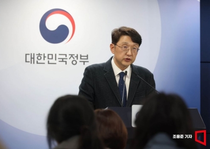 [포토] 휴대폰 개통시 안면인증 관련 브리핑하는 최우혁 실장
