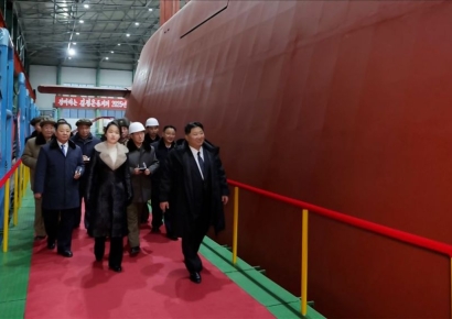 김정은 "韓핵잠, 국가안전 침해"…8700t 핵잠 건조 시찰