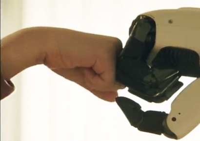 LG전자, CES서 홈로봇 '클로이드' 공개…집안일·비서 역할도