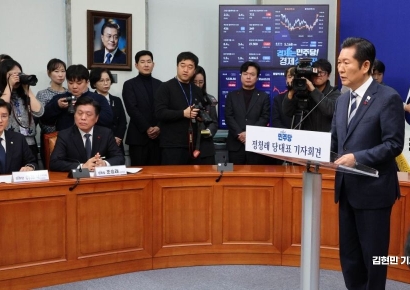 [포토] 정청래 "내란 처벌받은 책임자 없어...내란 끝나지 않아"