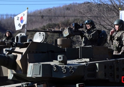 [포토] K2전차 탑승한 우원식 의장