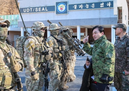 안규백 국방장관, 잠수함사령부 찾아 "핵잠 사업 속도감 있게 추진"