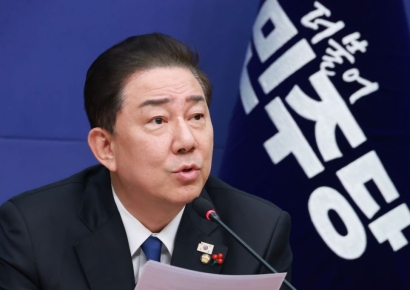 "사퇴가 답이다"…야권, 비위 의혹 휩싸인 김병기 민주당 원내대표에 총공세
