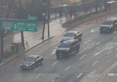 [포토] 청와대로 첫 출근하는 이재명 대통령 차량