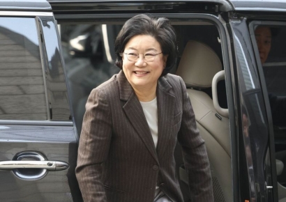 [포토] 인사청문회 준비 사무실 첫 출근한 이혜훈 후보자