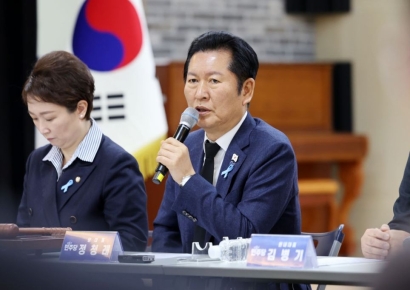 정청래 "빠른 시간 내 신임 원내대표 선출…김병기 잘 헤쳐나가길"