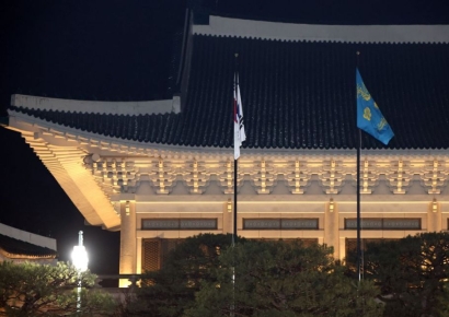 1330일만에 청와대 시대…李대통령 여민1관서 집무