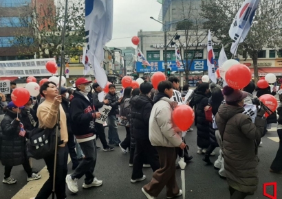 "아스팔트 극우는 극소수…정치인들, 젊은 세대를 이용한다" [극우청년은 누구인가]