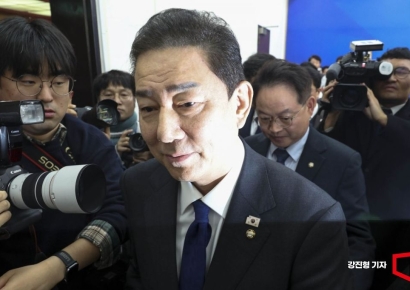 [포토] '각종 의혹' 김병기 민주당 원내대표 사퇴