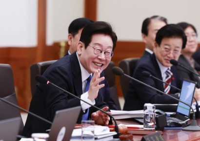 李대통령 "종교 정치개입, 민주주의 위협하는 중대사안"