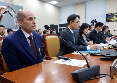 쿠팡 로저스 대표, 물류센터 택배 체험 제안에 "해보겠다"