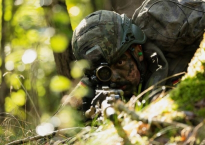 "초봉 5000만원 받고 군대 체험"…징병제 부활 대신 선택한 영국