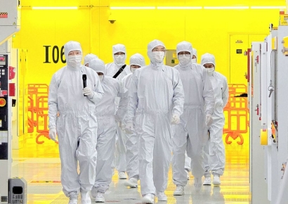 AMD칩 수주·퀄컴과 계약 추진…파운드리도 '파란불'