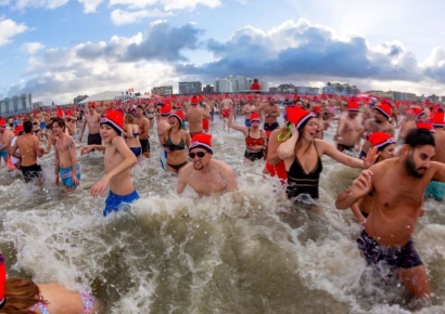 "알몸 마라톤이라고 다 벗었다간"…새해 맞아 '추워도 뛴다' 각국 이색 대회들