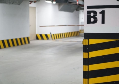 김해 주차장서 기어 후진에 넣고 내린 50대, 차에 깔려 숨져