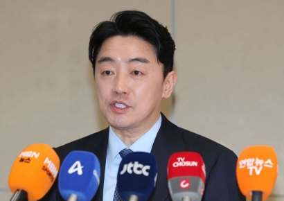 '방산 특사' 강훈식 "폴란드와 5.6조 규모 '천무' 수출계약 체결"