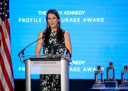 존 F. 케네디 외손녀 사망… 끝나지 않는 가문의 비극