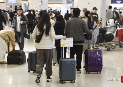 "주말 껴서 일본 여행 다녀올까?" 한국인 수두룩…또 관광수지 적자 '100억 달러'